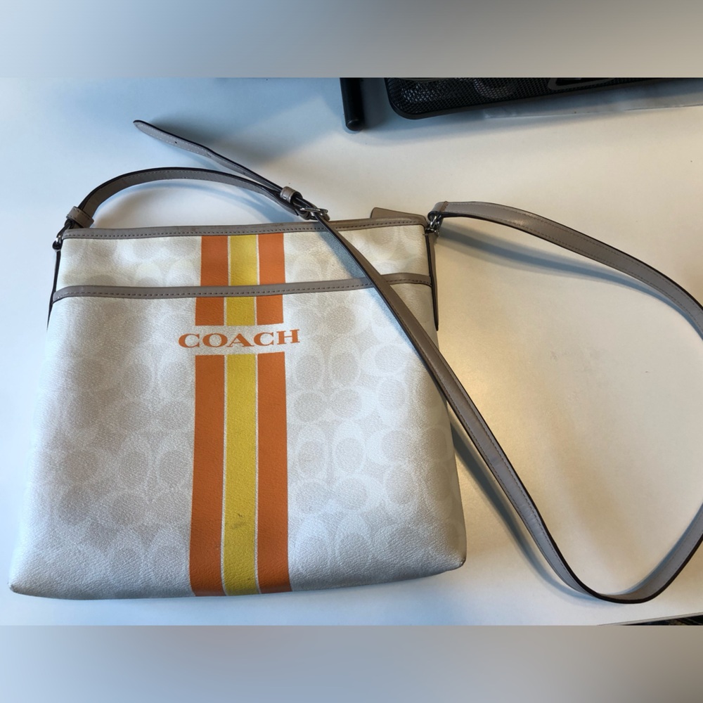 Coach Stylish Leather Crossbody and Yes it will hold your phone! - Picture 3 of 6